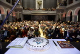 Κατάμεστη η εκδήλωση του Λαογραφικου Χορευτικου Ομιλου Πατρών που έκοψε τη πρωτοχρονιάτικη πίτα του
