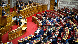 Βουλή: Οι θέσεις των 9 κομμάτων για το νομοσχέδιο αποτροπής της οπαδικής βίας