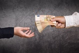 Ο «υπαλληλάκος» και η ξεχασμένη «υπόθεση των 52.000 €»