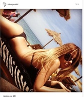 Η Μίνα Αρναούτη «έριξε» το instagram με μια σέξι φωτό της με αποκαλυπτικό μαγιό