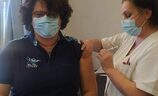 NOΠ: Εμβολιάστηκε η γιατρος Κατερινα Οικονομοπούλου