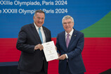 Ο Σπύρος Καπράλος παρέλαβε την επίσημη πρόσκληση της Ελλάδας για τους Ολυμπιακούς Αγώνες «Παρίσι 2024»